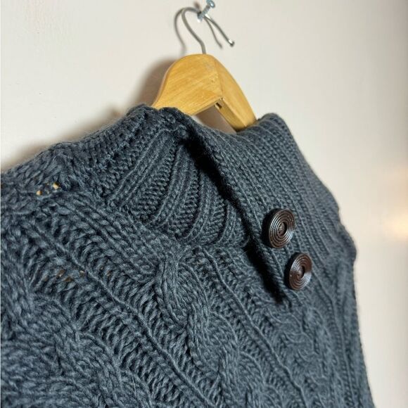 SALE! Charcoal Unbranded Button Cowl Sweater O/S EUC - Picture 6 of 6